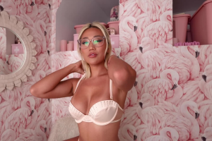 PlayboyPlus – Đung đưa cùng em trên dây